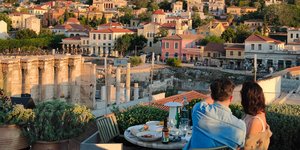 Μια Ισπανίδα περπάτησε την Αθήνα, έγραψε για 6 μαγαζιά και δεν σταμάτησε να μιλά για τον μαύρο μπακαλιάρο που έφαγε