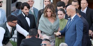 Η βασίλισσα Ράνια της Ιορδανίας με την κόρη της, πριγκίπισσα Ιμάν και τον γαμπρό της Τζαμίλ Θερμιώτης στο γάμο Μπέζος-Σάντσεζ 