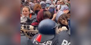 Βερολίνο: 57 συλλήψεις και 17 αστυνομικοί τραυματίες, μετά από φιλοπαλαιστινιακή διαδήλωση στο πλαίσιο του pride