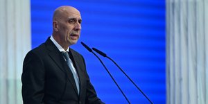 Γιάννης Μπρατάκος μικροφωνα