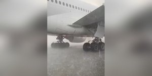 Τρομακτική καταιγίδα έπληξε το διεθνές αεροδρόμιο της Βουδαπέστης
