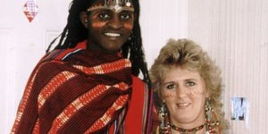 Ο πολεμιστής της φυλής Μασάι, Ντάνιελ Λεκιμέντσο, με την Αγγλίδα Σέριλ Τόμασγκουντ, τότε σύζυγό του