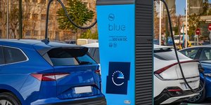 ΔΕΗ blue: Ευρωπαϊκή χρηματοδότηση για εγκατάσταση σημείων ταχυφόρτισης σε Ελλάδα και Ρουμανία