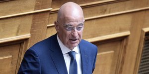 Ο υπουργός Εθνικής Άμυνας Νίκος Δένδιας στη Βουλή