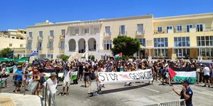 Διαδηλωτές στη Σύρο δεν άφησαν Ισραηλινούς τουρίστες να αποβιβαστούν στο νησί