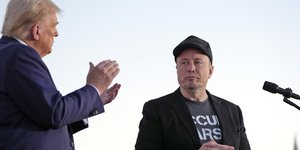 Ο πρόεδρος των ΗΠΑ, Ντόναλντ Τραμπ και ο δισεκατομμυριούχος επιχειρηματίας Έλον Μασκ 