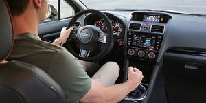 Οδήγηση χειροκίνητου αυτοκινήτου 