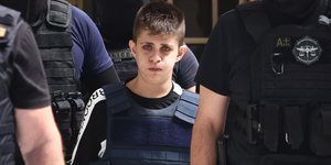 Η Ειρήνη Μουρτζούκου κατά τη μεταγωγή της στον Κορυδαλλό