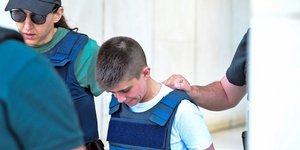 Η Ειρήνη Μουρτζούκου κατά τη μεταφορά της στην Ευελπίδων