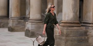 Τα κομψά και μίνιμαλ σανδάλια από τα Marks & Spencer που κοστίζουν κάτω από 30€ -Η έξυπνη αγορά της σεζόν