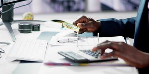 Έρευνα για φορολογικές απάτες