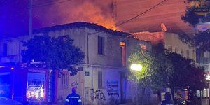 Φωτιά σε εγκαταλελειμμένο κτίριο στη Νέα Ιωνία -Δείτε βίντεο