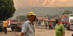 Φωτιά στον Φενεό κάτοικοι