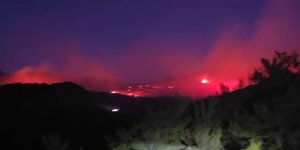 Φωτιά στην Ιεράπετρα: Αναζωπυρώσεις και διάσπαρτες εστίες -Σε επιφυλακή Πυροσβετσική και εθελοντές