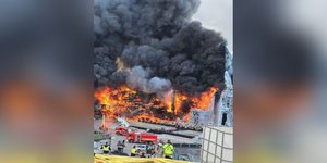 Βέλγιο: Τυλίχθηκε στις φλόγες η κεντρική σκηνή του δημοφιλούς μουσικού φεστιβάλ Tomorrowland [βίντεο & εικόνες]