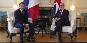 Ο πρόεδρος της Γαλλίας, Εμανουέλ Μακρόν και ο Βρετανός πρωθυπουργός Κιρ Στάρμερ