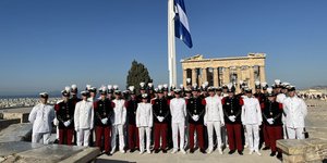 Αντιπροσωπεία της γαλλικής στρατιωτικής ακαδημίας Saint-Cyr Coëtquidan και της Σχολής Ευελπίδων στον ιερό βράχο της Ακρόπολης