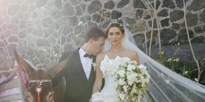 Ο παραμυθένιος γάμος διάσημης TikToker στη Σαντορίνη
