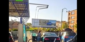 Γυναίκα αποφασίζει να πλύνει το αυτοκίνητό της και τρελαίνει το Διαδίκτυο