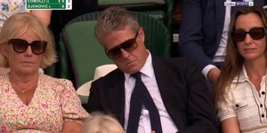 Ο Χιου Γκραντ αποκοιμήθηκε σε αγώνα τέννις στο Wimbledon 