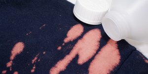 Ρούχα με λεκέδες από χλωρίνη