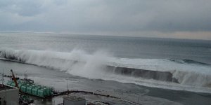 Φουκουσίμα: Κύματα από το τσουνάμι μετά το σεισμό που έπληξε την Ιαπωνία το 2011