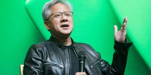 Τζένσεν Χουάνγκ: Ο CEO της Nvidia που πλησιάζει τον Μπάφετ στη λίστα των πλουσιότερων του κόσμου