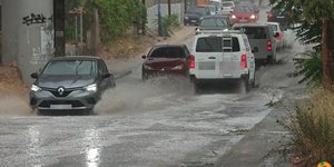 ττική: Άνοιξαν οι ουρανοί -Βροχή σε Βαρυμπόμπη, Μενίδι, Μεταμόρφωση, Αγία Παρασκευή