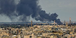 Καπνός από τη φωτιά στη Σίνδο
