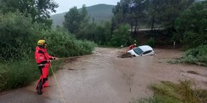 Σε κόκκινο συναγερμό η Καταλονία λόγω ισχυρών βροχοπτώσεων