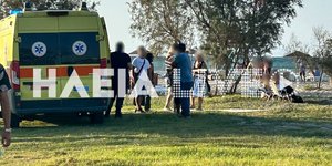 Το ασθενοφόρο που μετέφερε το ένα από τα δύο 10χρονα στο νοσοκομείο