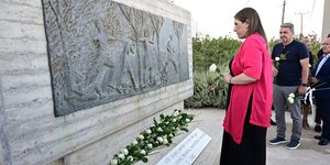 Η Ζωή Κωνσταντοπούλου στο τρισάγιο για την 7η επέτειο από την τραγωδία στο Μάτι