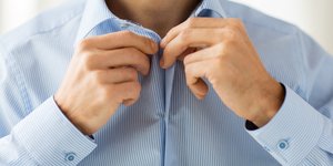 Γιατί ανδρικά και γυναικεία πουκάμισα κουμπώνουν διαφορετικά;