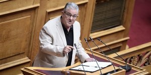 Ο Δημήτρης Κουτσούμπας στο βήμα της Βουλής