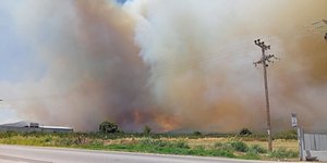 Φωτιά στην Αγιά Λάρισας: Πυροσβεστικό όχημα παραδόθηκε στις φλόγες, συνεχίζεται η μάχη με τις φλόγες