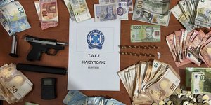 Οι Αρχές βρήκαν στον 37χρονο εκτός από το όπλο και χρηματικά ποσά σε νομίσματα διάφορων χωρών