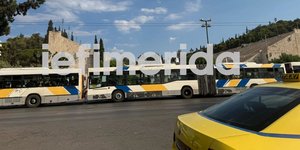 Λεωφορεία του ΟΑΣΑ περιμένουν στο Καλλιμάρμαρο τους οπαδούς της Ρέιντζερς