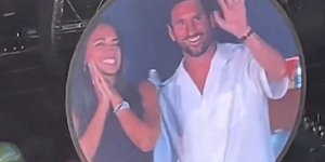 Ο Λιονέλ Μέσι με την συζυγό του Αντονέλα στη συναυλία των Coldplay
