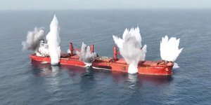 Βίντεο από την επίθεση των Χούθι στο ελληνόκτητο Magic Sea στην Ερυθρά θάλασσα