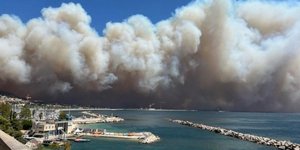 Σκηνές Αποκάλυψης από την πυρκαγιά στη Μασσαλία -Κινείται προς την πόλη, απαγόρευση κυκλοφορίας στους δρόμους