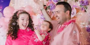 Ο Μαυρίκιος Μαυρικίου και η Ιλάειρα Ζήση με την κόρη τους