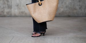 Τα καλύτερα μοντέρνα σανδάλια που δείχνουν στιλάτα και δεν βασανίζουν τα πόδια σας