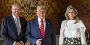 Ο βασιλιάς Βίλεμ-Αλεξάντερ, ο Ντόναλντ Τραμπ και η βασίλισσα Μάξιμα της Ολλανδίας