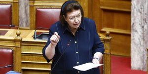 Η υπουργός Πολιτισμού Λίνα Μενδώνη στη Βουλή 