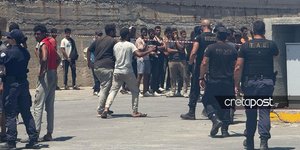 Ένταση με μετανάστες στο λιμάνι Ρεθύμνου