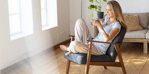 Γυναίκα σε δωματιο με air condition