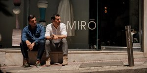 MI-RO: Ο Δημήτρης Μαστρόκαλος και ο Γιάννης Ράπτης βλέπουν συχνά αυτό το στιλιστικό λάθος στις Ελληνίδες παρουσιάστριες