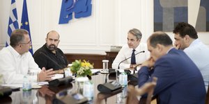 Ο Κυριάκος Μητσοτάκης στη σύσκεψη με τον δήμαρχο Κυθήρων