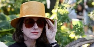 Η Ναόμι Γουότς μεταμορφώνεται σε Τζάκι Κένεντι -Οι πρώτες φωτογραφίες από τη σειρά American Love Story