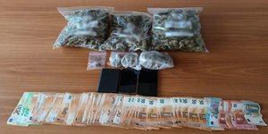Όσα κατασχέθηκαν κατά τη σύλληψη του 26χρονου στην Καλλιθέα